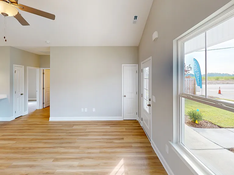 1044 Moen Loop — Photo 2