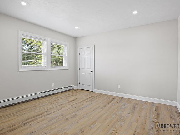 3rd image of 4 Manor Dr #F