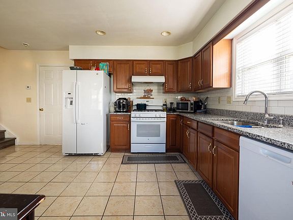 4th image of 685 Hamilton St