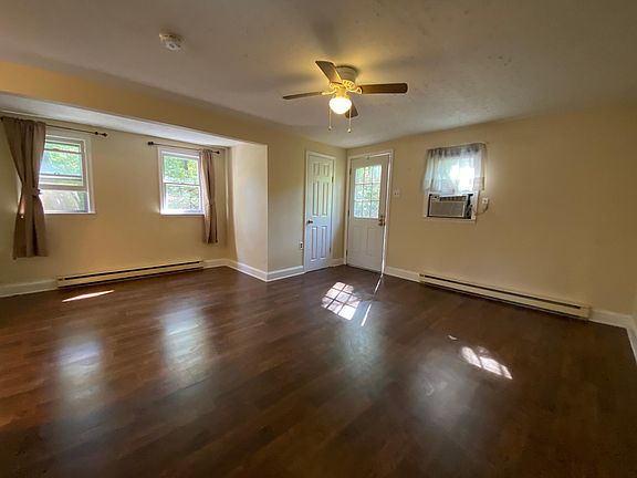 3rd image of 7725 Gunston Dr