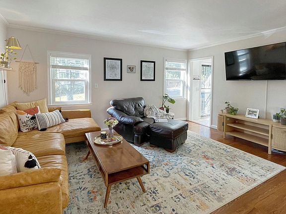 4th image of 2212 W 48th Ter