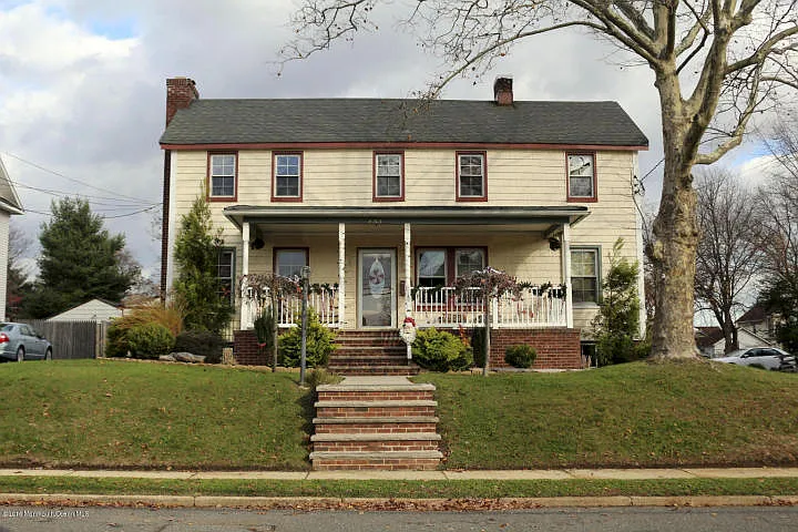 235 Main St photo 1