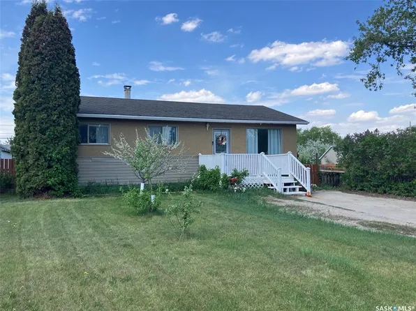 110 4th STREET N, Nipawin, SK S0E 1E0