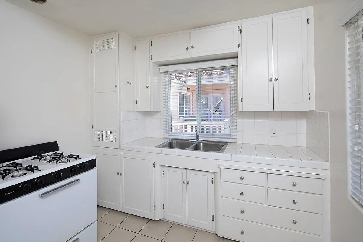 Pacific Beach 2 Bedroom in Ideal, Central Location with Parking.. A