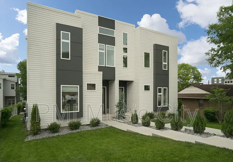 936 Southside Pl — Photo 2