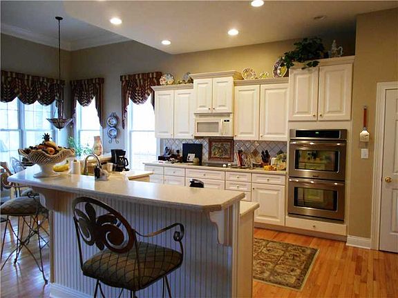 3rd image of 4223 McKean Ln