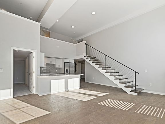 4th image of 4649 Umbria St APT 101