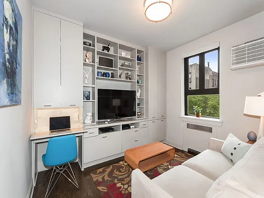 Sold by Sotheby's International Realty | media 32