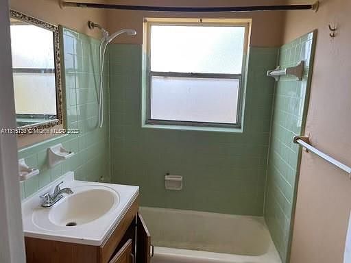 4th image of 2471 NW 18th Ct #0