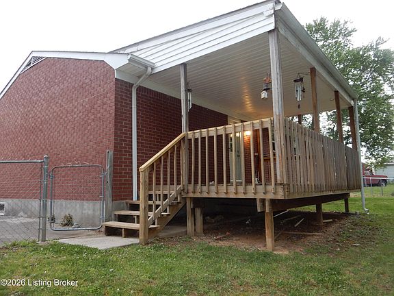 2nd image of 370 Oxford Ln