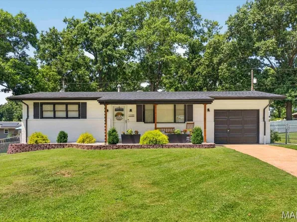 1333 N Evergreen Ln, Columbia, IL 62236