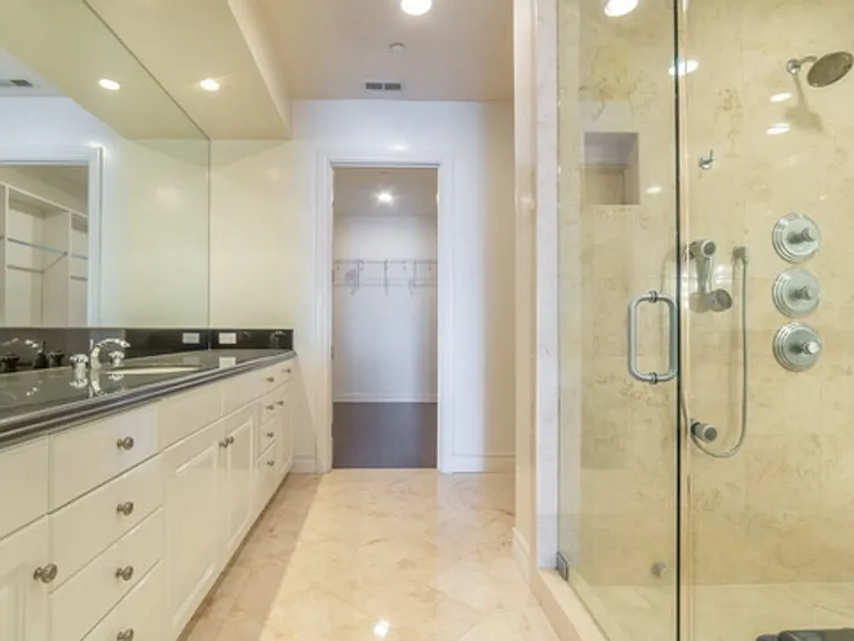 14445 Mulholland Dr — Photo 22