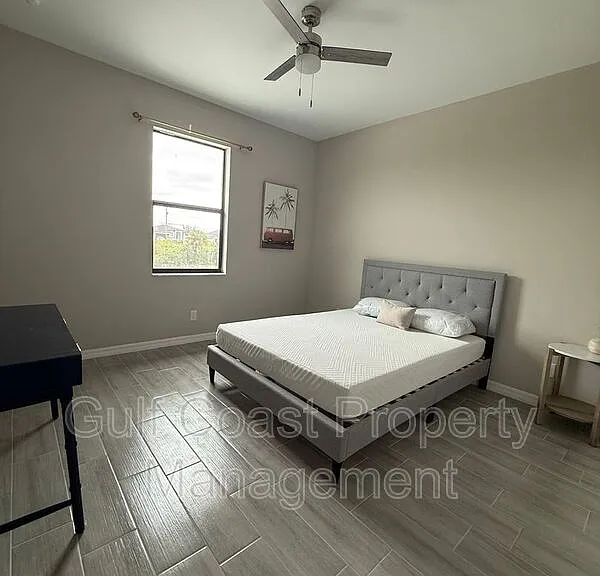 2609 NE 5th Pl — Photo 15