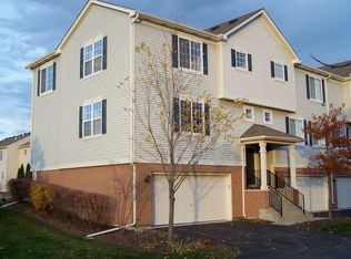 240 Timber Trails Blvd, Gilberts, IL 60136