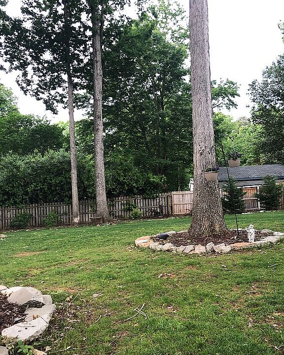 2nd image of 229 Glenmoor Ct