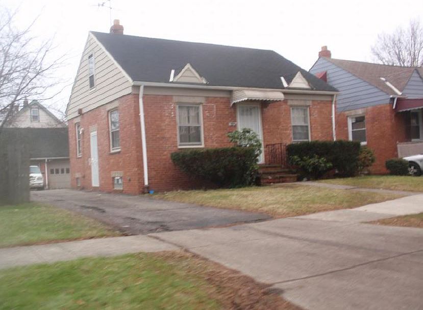 2nd image of 3276 E 147th St
