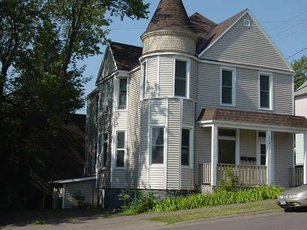 313 N 21st Ave W