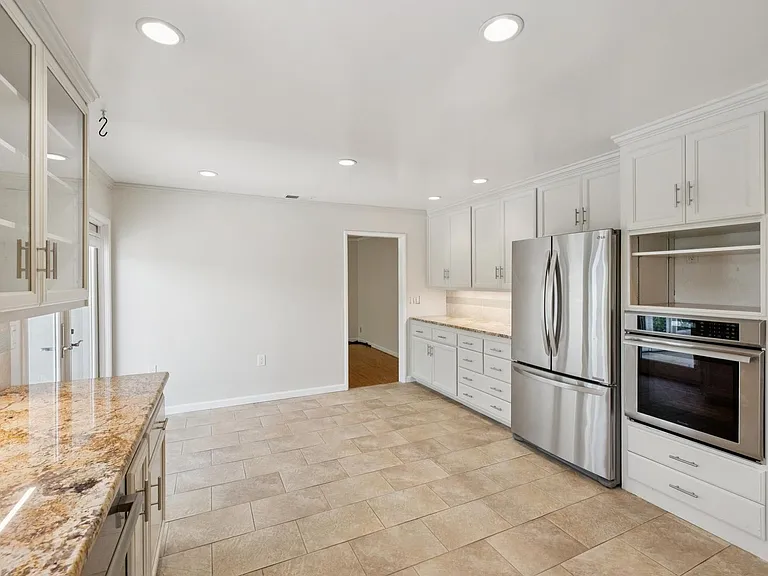 970 Palo Alto Ave — Photo 29