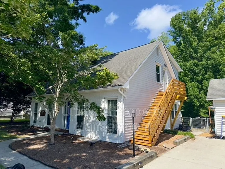129 Darby St — Photo 2