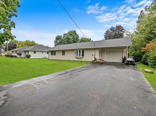 4 Coy Park Dr, Newark, IL 60541