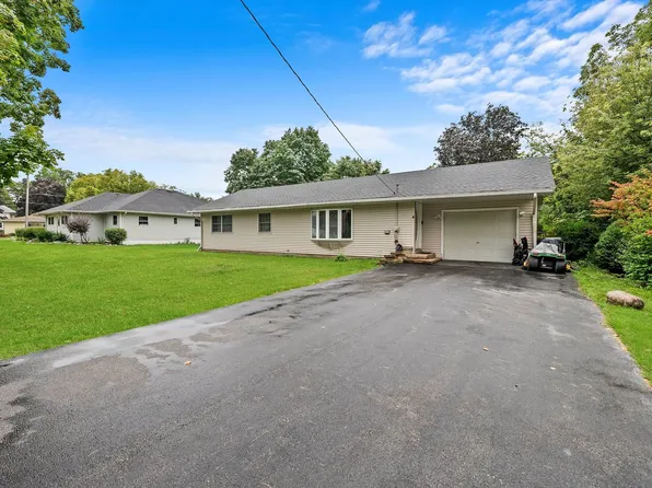 4 Coy Park Dr, Newark, IL 60541