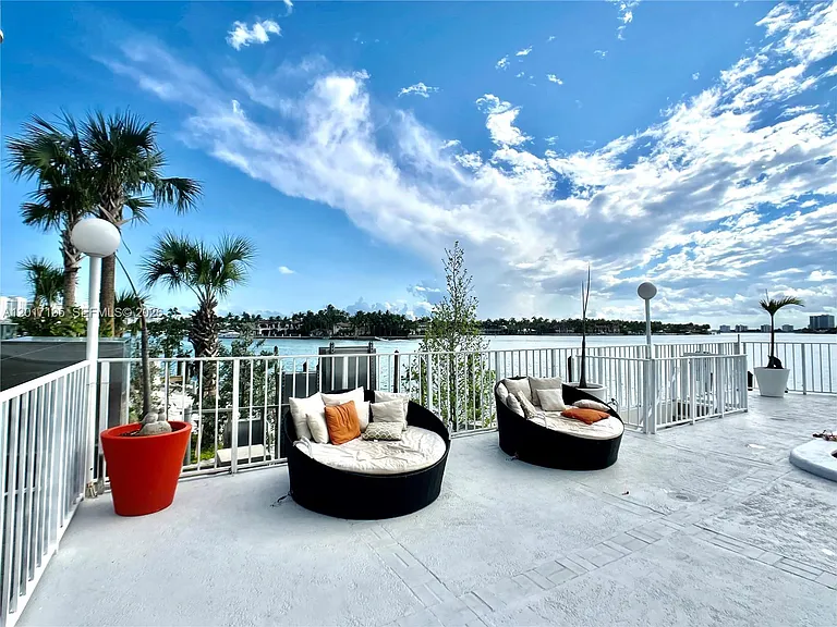 6820 Indian Creek Dr #9C — Photo 16