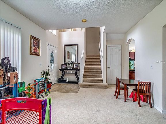 4th image of 615 Reindeer Dr