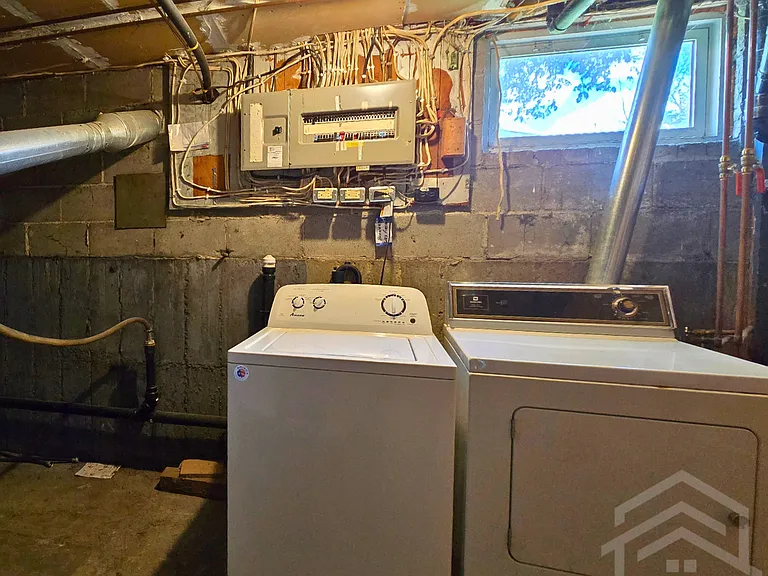 344 Simcoe St #2 — Photo 7