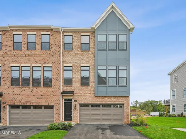 13 Linder Ct, Middletown, NJ 07748