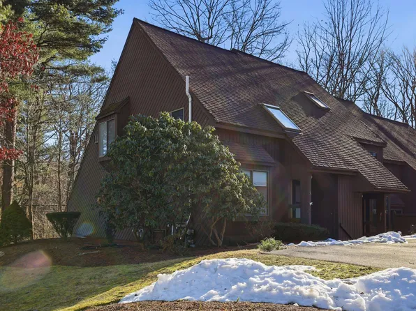 33 Valencia Drive, Nashua, NH 03062