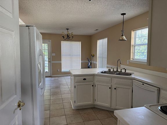 5th image of 17100 Graysac Ct