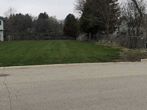 4th image of 9822 Queen Oaks Dr