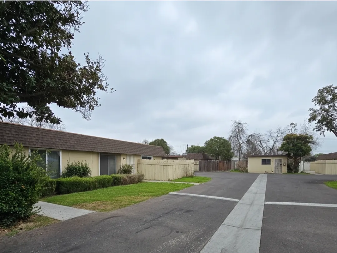 Building Photo - 625 W Cambridge Ave #D