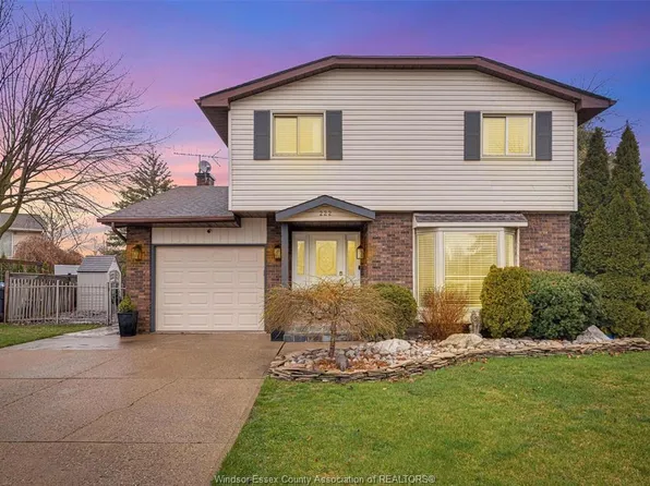 222 Donalda Ct, Tecumseh, ON N8N 3K2