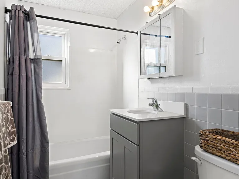 Milford Arms Apartments — Photo 3
