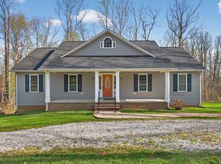 1722 Country Club Rd, Appomattox, VA 24522