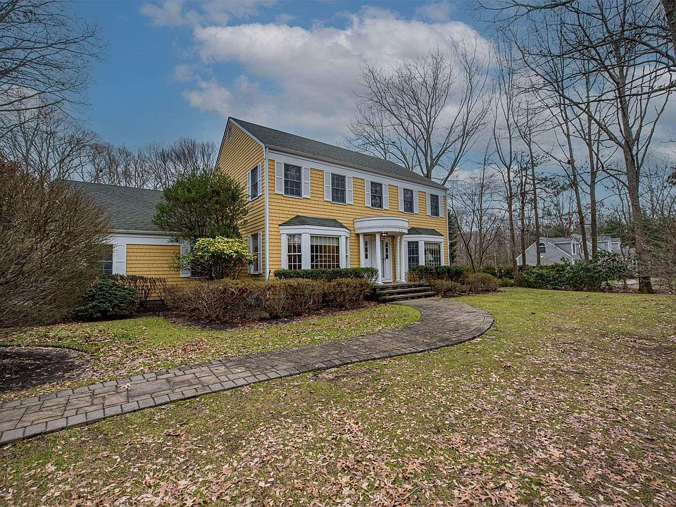 1st image of 7 Deerfield Dr