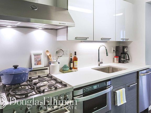 4th image of 522 E 20th St APT 5F