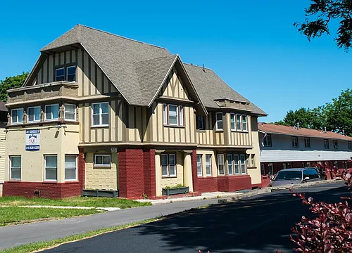 2017 E Genesee St Photo 1