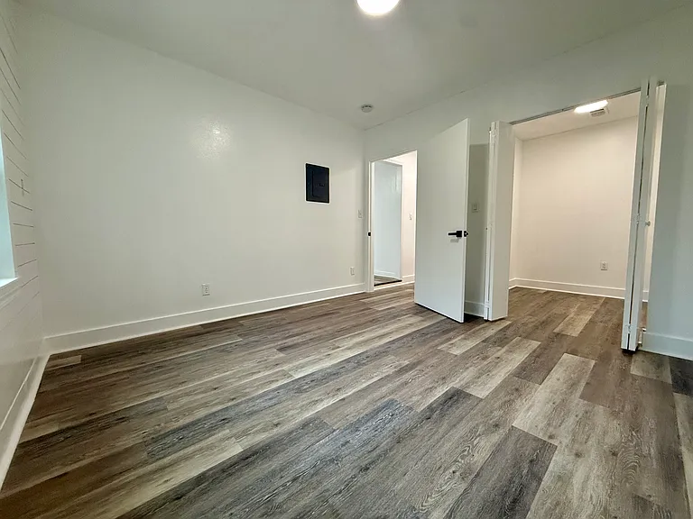 6481 Colonial Dr — Photo 9