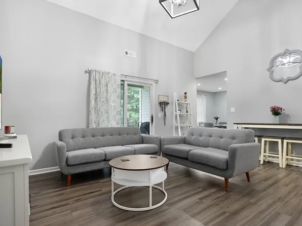 84 Tennis Plaza Rd Unit 46, Dracut, MA 01826