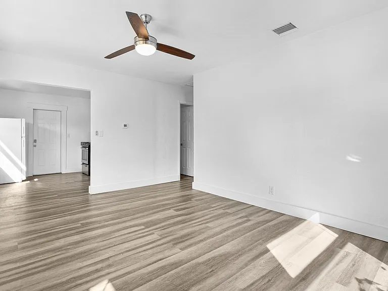 508 NE 12th Ave — Photo 6