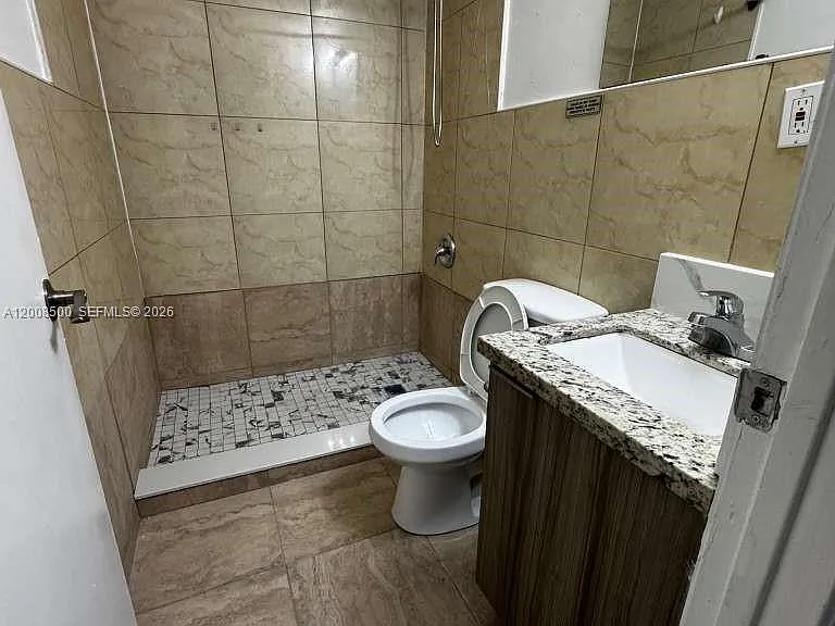 1121 NW 40th St #1 — Photo 5