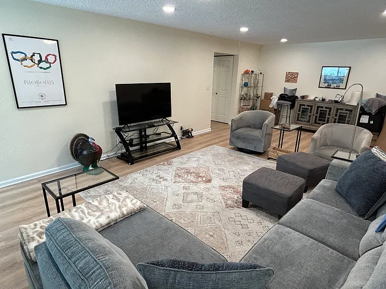1 Strawberry Hill Ave #1E — Photo 9