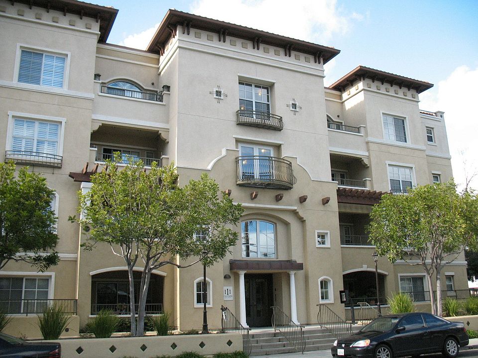 Newer luxury bldg close to downtown