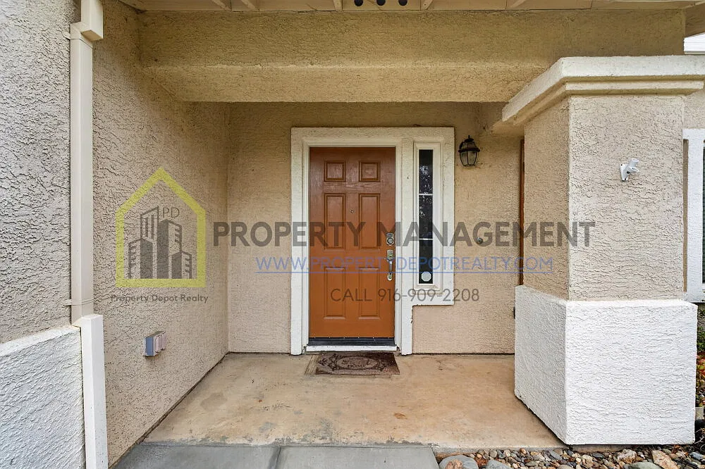 4 bed, 2.5 bath, 2512 sqft, $3,100 — Photo 4