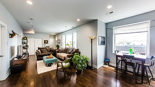 2643 N Washtenaw Ave #2M Photo 1