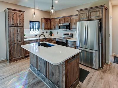 947 N White Oaks Ln, Oak Grove, MO, 64075