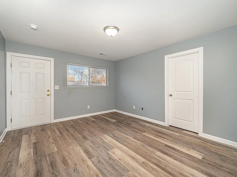427 N Yadkin Ave — Photo 10