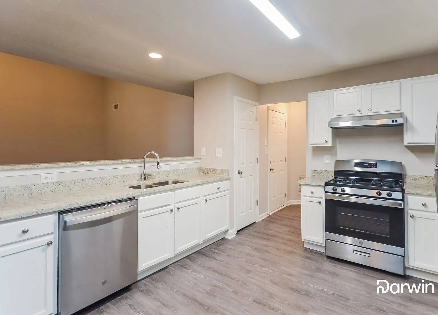 3 bed, 2.5 bath, 2632 sqft, $2,195 — Photo 2